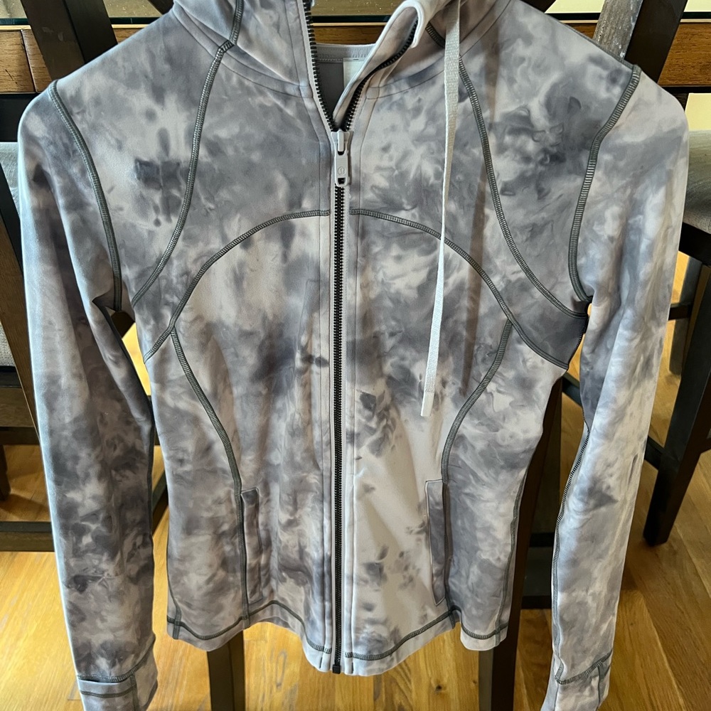 Lululemon EUC Jacket Size 6